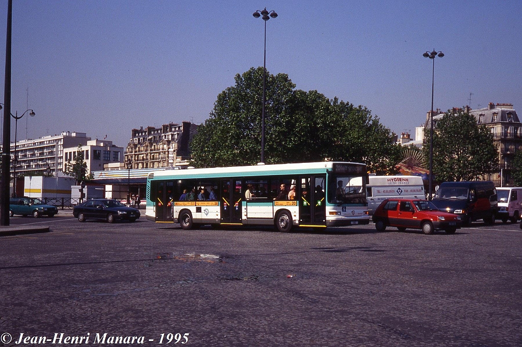 20_1995-0274---france-paris-ratp-autobus_20404409274_o.jpg - © Jean-Henri Manara - Merci à Jean-Henri Manara