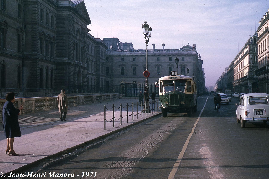 21_jhm-1971-0005---france-paris-ratp-autobus-la-fin-des-tn4-hp-sur-le-21_10081380055_o.jpg - © Jean-Henri Manara - Merci à Jean-Henri Manara
