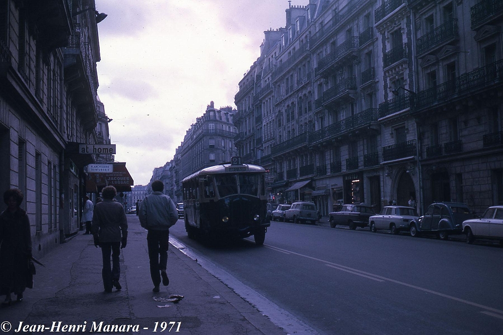 21_jhm-1971-0012---france-paris-ratp-autobus-la-fin-des-tn4-hp-sur-le-21_10081412456_o.jpg - © Jean-Henri Manara - Merci à Jean-Henri Manara