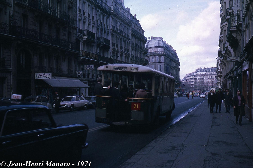 21_jhm-1971-0013---france-paris-ratp-autobus-la-fin-des-tn4-hp-sur-le-21_10081412896_o.jpg - © Jean-Henri Manara - Merci à Jean-Henri Manara