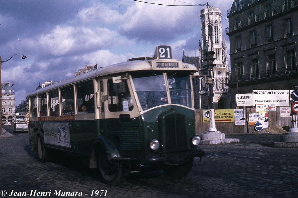 21_jhm-1971-0026---france-paris-ratp-autobus-la-fin-des-tn4-hp-sur-le-21_10081391685_o.jpg - © Jean-Henri Manara - Merci à Jean-Henri Manara