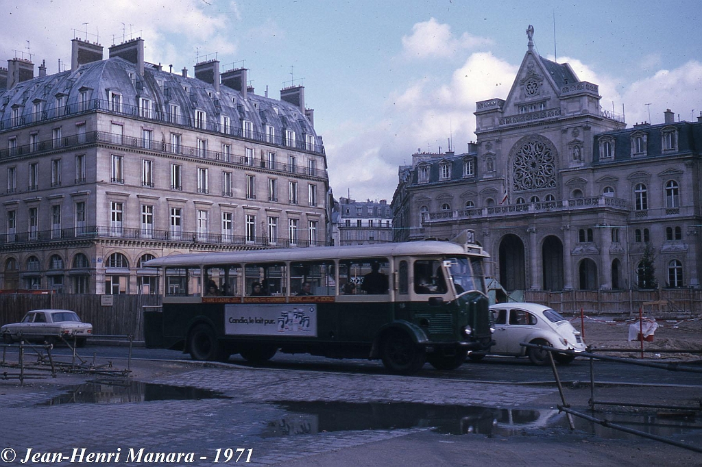 21_jhm-1971-0027---france-paris-ratp-autobus-la-fin-des-tn4-hp-sur-le-21_10081346454_o.jpg - © Jean-Henri Manara - Merci à Jean-Henri Manara