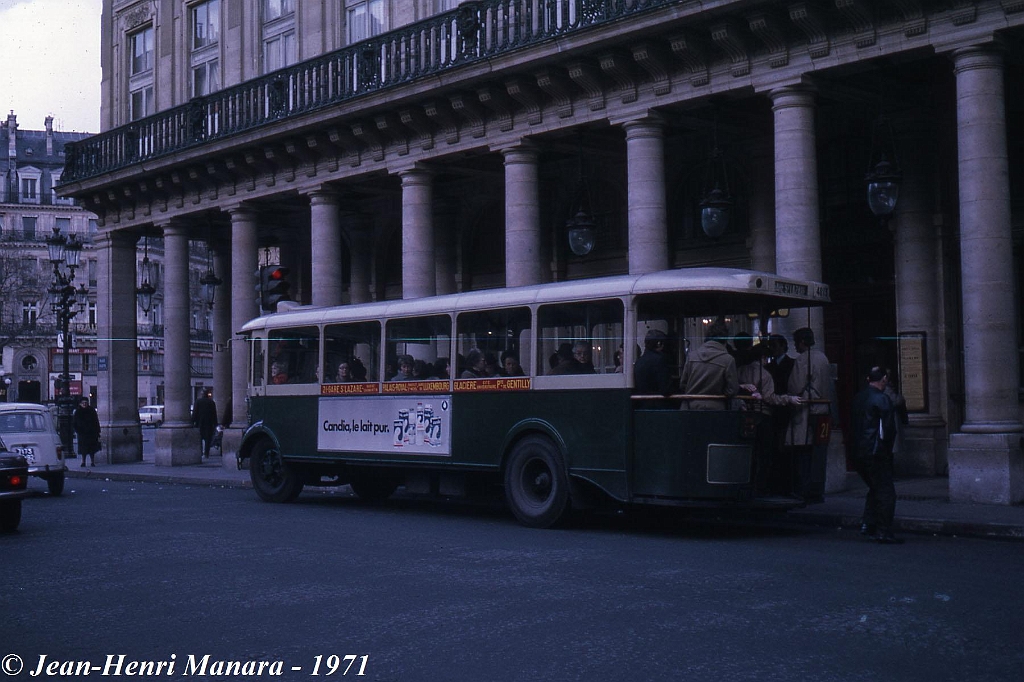 21_jhm-1971-0029---france-paris-ratp-autobus-la-fin-des-tn4-hp-sur-le-21_10081393335_o.jpg - © Jean-Henri Manara - Merci à Jean-Henri Manara