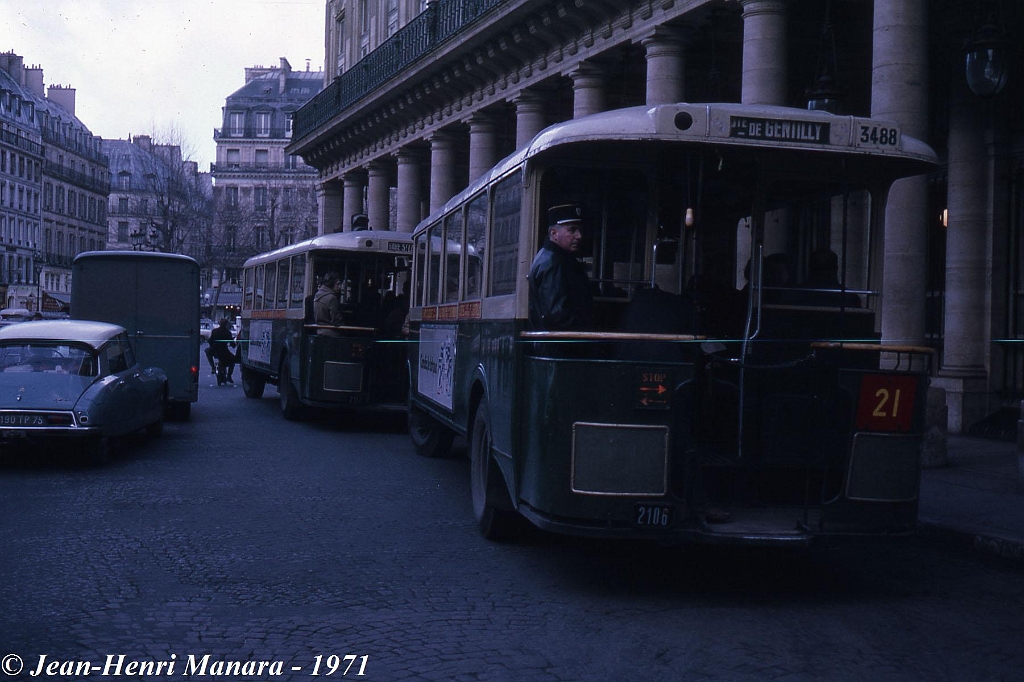 21_jhm-1971-0031---france-paris-ratp-autobus-la-fin-des-tn4-hp-sur-le-21_10081348714_o.jpg - © Jean-Henri Manara - Merci à Jean-Henri Manara