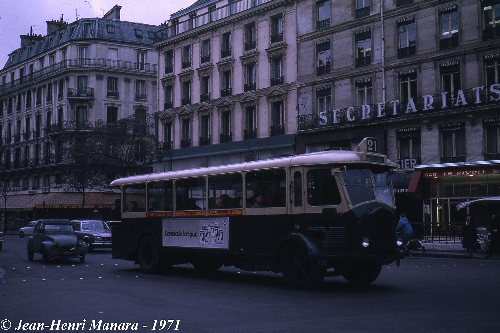 21_jhm-1971-0041---france-paris-ratp-autobus-la-fin-des-tn4-hp-sur-le-21_10081365115_o.jpg - © Jean-Henri Manara - Merci à Jean-Henri Manara