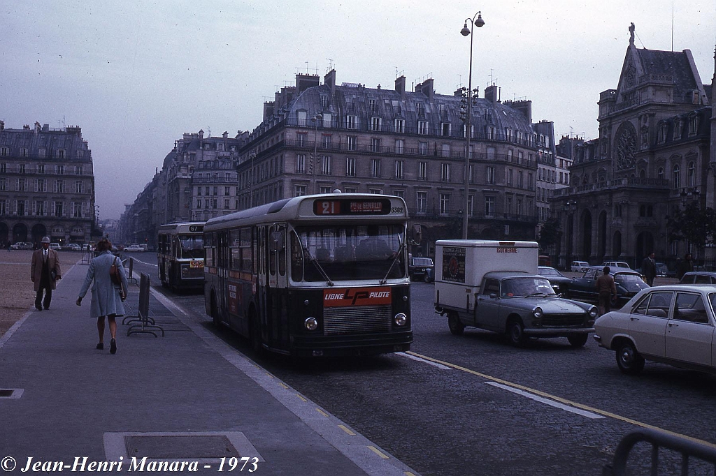 21_jhm-1973-1712---paris-autobus-saviem-sc10_5712643225_o.jpg - © Jean-Henri Manara - Merci à Jean-Henri Manara