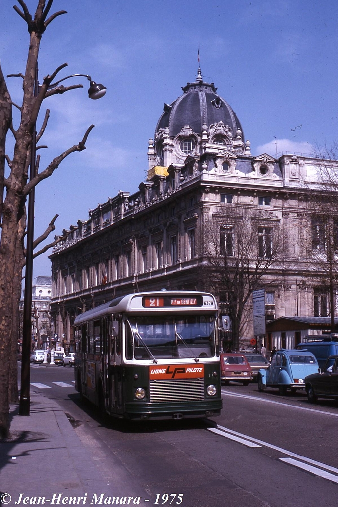 21_jhm-1975-0693---france-paris-ratp-autobus_11351067346_o.jpg - © Jean-Henri Manara - Merci à Jean-Henri Manara