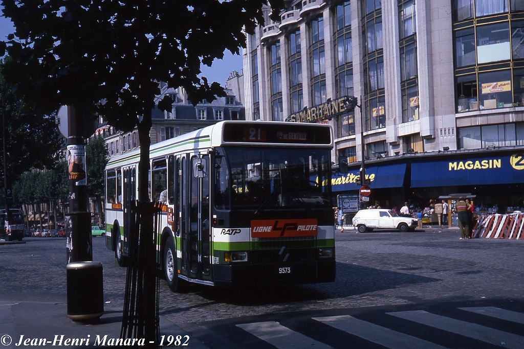21_jhm-1982-1982---france-paris-ratp-autobus_15566140867_o.jpg - © Jean-Henri Manara - Merci à Jean-Henri Manara