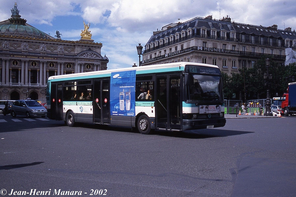21_jhm-2002-0104---france-paris-ratp-autobus_22266667962_o.jpg - © Jean-Henri Manara - Merci à Jean-Henri Manara