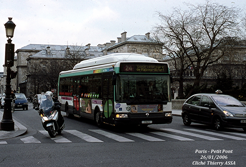 24_thierry assa_2006_00012.jpg - © T. ASSA- Merci à Thierry ASSA
