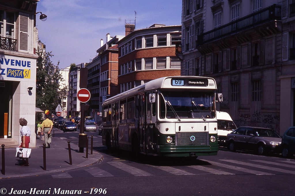 69_jhm-1996-0434---france-paris-ratp-autobus_21198852575_o.jpg - © Jean-Henri Manara - Merci à Jean-Henri Manara