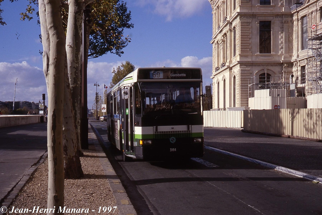 69_jhm-1997-0564---france-paris-ratp-autobus_21192449318_o.jpg - © Jean-Henri Manara - Merci à Jean-Henri Manara