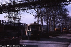 81_jhm-1967-0055---paris-autobus-tn4h-dans-les-travaux-du-tunnel-du-quai-du-louvre_6260655518_o