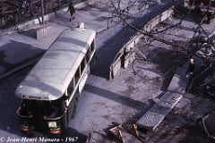 81_jhm-1967-0058---paris-autobus-tn4h-dans-les-travaux-du-tunnel-du-quai-du-louvre_6260130283_o