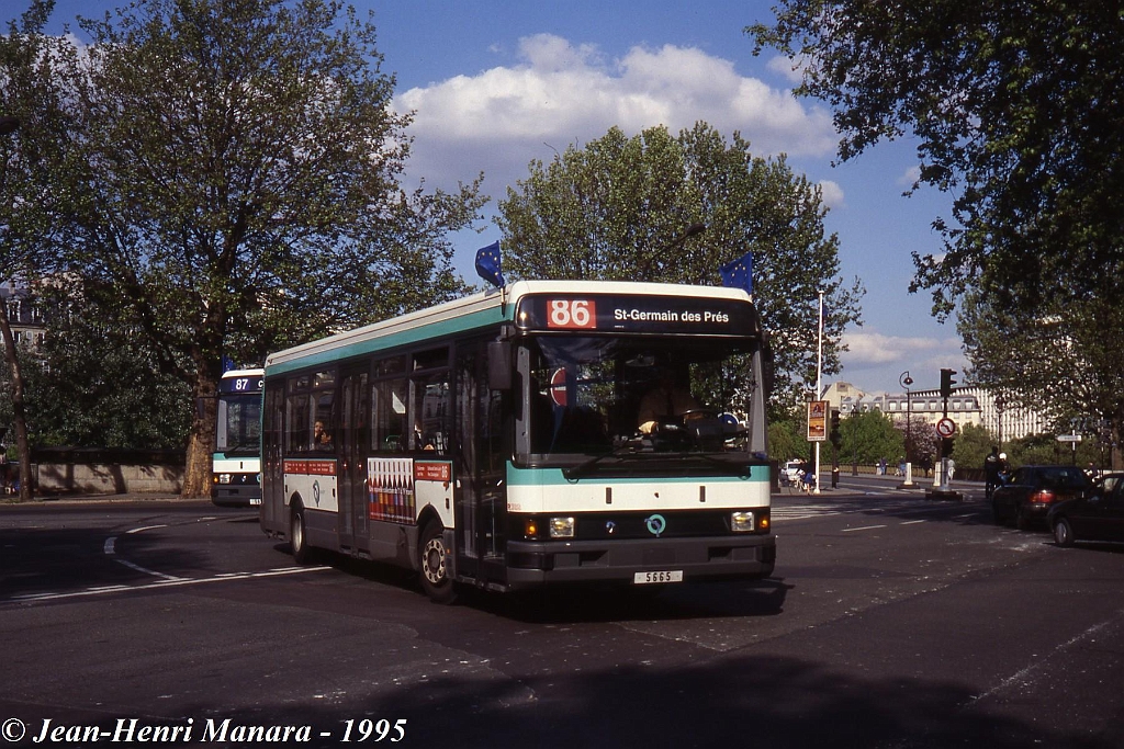 86_jhm-1995-0146---france-paris-ratp-autobus_21034488011_o.jpg