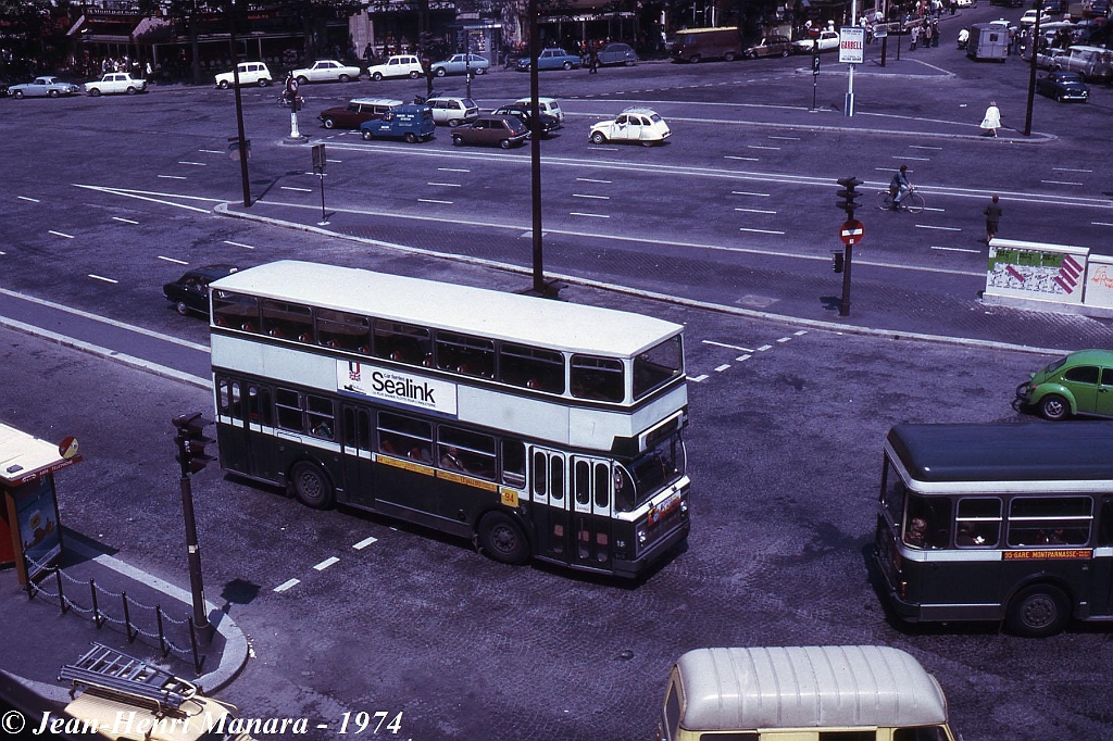 94_jhm-1974-0479---france-paris-ratp-autobus-berliet--vu-den-haut_10472497206_o.jpg - © Jean-Henri Manara - Merci à Jean-Henri Manara