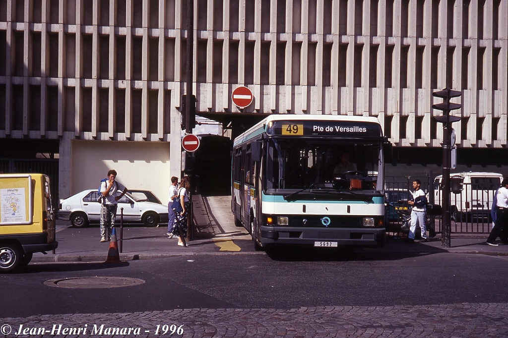 49_jhm-1996-0442---france-paris-ratp-autobus_21010964138_o.jpg - © Jean-Henri Manara - Merci à Jean-Henri Manara