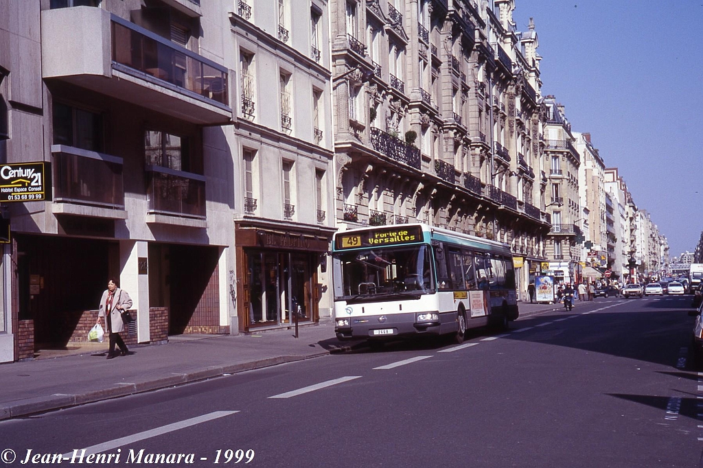 49_jhm-1999-0045---france-paris-ratp-autobus_21539241938_o.jpg - © Jean-Henri Manara - Merci à Jean-Henri Manara