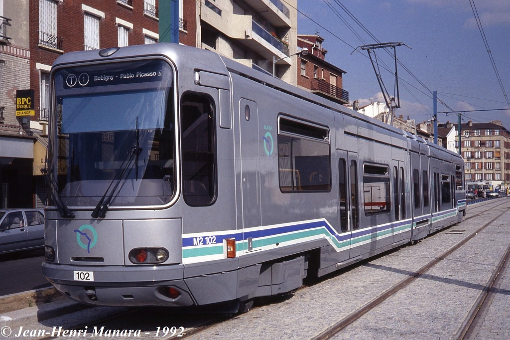 jhm-1992-0418---la-courneuve-paris-ratp-tramway-t1-couleurs-dorigine_9370730435_o.jpg