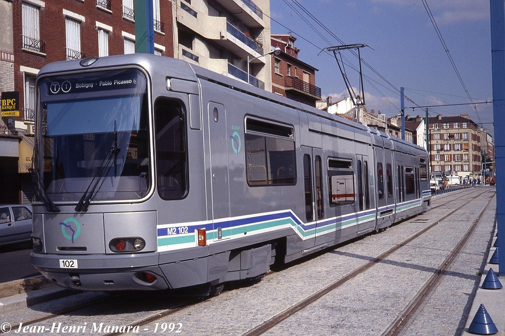 jhm-1992-0420---la-courneuve-paris-ratp-tramway-t1-couleurs-dorigine_9370731637_o.jpg